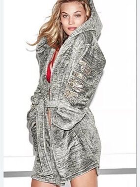 PINK Victoria's Secret Plush Hooded Robe in Light Gray